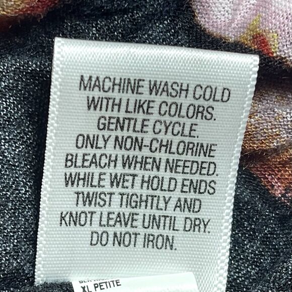 Simply Vera Vera Wang | Crinkle Watercolor Floral Long Sleeve Top | PXL - Picture 7 of 9